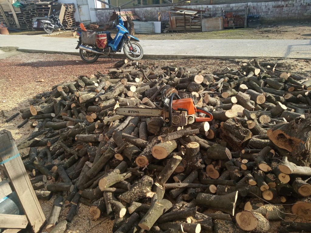 gömeç odun kesim ağaç işleri bahçe düzenlemesi bahçıvan nakliye rulo çim çapa budama22